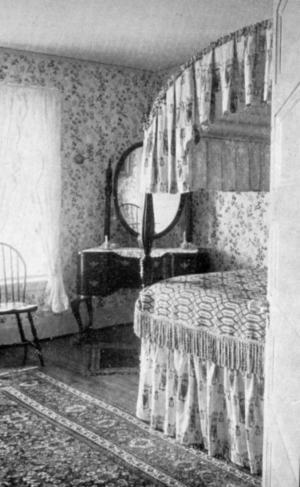 ColonialRevivalBed1913.jpg